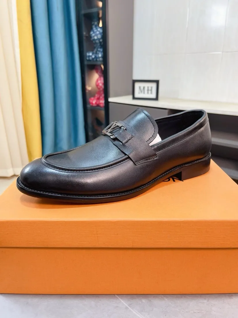 Men's Men's Shoes 💰458🌹🌹Niuli [LV] Louis Vuitton's new open-edge pigskin shoes are the most popular classic. Synchronized with the official website, the upper adopts Italian imported upper embossing➕comfortable cowhide lining, fashionable atmosphere, unique brand and unique craftsmanship. Highlighting the hot style of the new year. Stop hesitating, stop wandering, get it now. Code number: 38--44